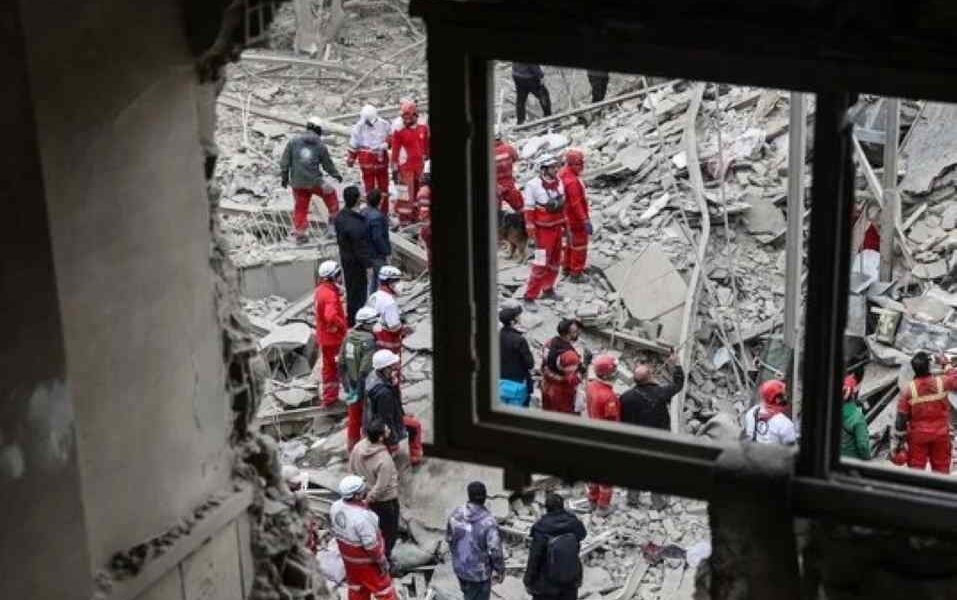 Μέση Ανατολή πόλεμος, Middle East war, Ισραήλ Λίβανος εισβολή, Israel Lebanon invasion, χερσαίες επιχειρήσεις Λίβανος, ground operations Lebanon, αεροδρόμιο Ντουμπάι επαναλειτουργία, Dubai airport reopening, Στενά του Ορμούζ, Straits of Hormuz, Τραμπ Μέση Ανατολή, Trump Middle East policy, Χεζμπολάχ σύγκρουση, Hezbollah conflict, τιμή πετρελαίου πόλεμος, oil prices war, παγκόσμια ασφάλεια, global security, Ιράν drones Ντουμπάι, Iran drones Dubai, IDF Lebanon, γεωπολιτική κρίση 2026, geopolitical crisis 2026, ενεργειακή κρίση, energy crisis.