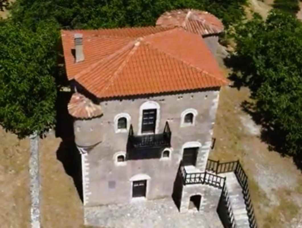 Πύργος Πετιμεζαίων, Πύργος Πετμεζαίων, Κάτω Λουσοί, Σουδενά, Καλάβρυτα, Αχαΐα, ιστορικά μνημεία Πελοποννήσου, παραδοσιακή αρχιτεκτονική, Επανάσταση 1821, οικογένεια Πετιμεζά, Petmezaioi Tower, Petmezas Tower, Kato Lousoi, Soudena, Kalavryta, Achaia, Peloponnese historical monuments, Greek War of Independence, traditional stone towers, Pyrgos Petimezaion, Pyrgos Petmezaion, Kato Lousoi Achaia, Sudena, Peloponnisos, 1821,