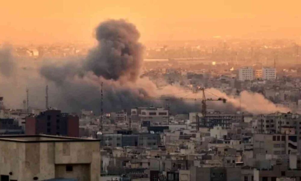 Πόλεμος Μέση Ανατολή 2026, Middle East War 2026, Ιράν ΗΠΑ σύγκρουση, Iran USA conflict, Ισραήλ Ιράν επιθέσεις, Israel Iran attacks, κλιμάκωση Μέση Ανατολή, Middle East escalation, γεωπολιτική κρίση, geopolitical crisis, IDF επιδρομές Τεχεράνη, IDF strikes Tehran, Βύθιση ιρανικής φρεγάτας, Sinking of Iranian frigate, Σρι Λάνκα ναυτική συμπλοκή, Sri Lanka naval engagement, IRIS Dena, βαλλιστικοί πύραυλοι Ιράν, Iranian ballistic missiles, βομβαρδισμός Τεχεράνης, Tehran bombing, Κουρδιστάν επιθέσεις, Kurdistan missile strikes, IRGC headquarters, αρχηγεία Φρουρών Επανάστασης, Ντόναλντ Τραμπ Ιράν, Donald Trump Iran war powers, ψήφισμα Γερουσίας ΗΠΑ, US Senate war resolution, Τουρκία Ιράν σχέσεις, Turkey Iran relations, εδαφική ακεραιότητα Τουρκίας, Turkey territorial integrity, 5η μέρα πολέμου, War Day 5, παγκόσμια ασφάλεια, global security, αεροπορικές επιδρομές Ισραήλ, Israeli airstrikes, αμερικανικές βάσεις Μέση Ανατολή, US bases Middle East, ειδήσεις τώρα Μέση Ανατολή, Middle East breaking news.