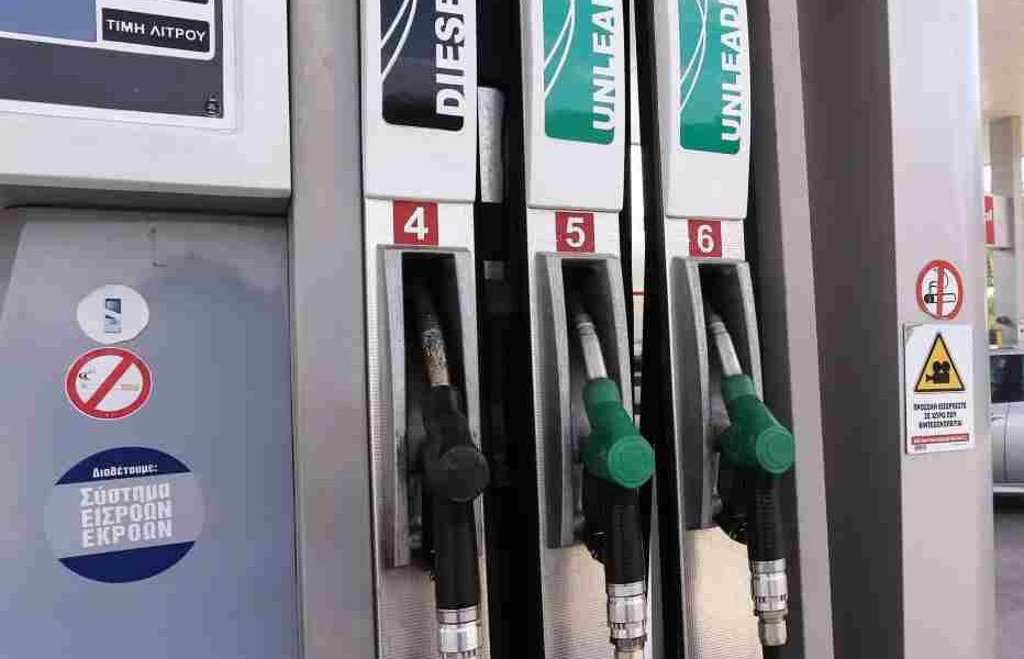 τιμή βενζίνης Ελλάδα, petrol prices Greece, αγοραστική δύναμη, purchasing power, μισθοί και καύσιμα, salaries and fuel costs, ακρίβεια Ελλάδα, cost of living Greece, 100 λίτρα βενζίνη, 100 liters of petrol, Eurostat καύσιμα, Eurostat fuel data, οικονομική κρίση, Greek economic crisis, βενζίνη vs μισθός, fuel price vs salary, Ειδικός Φόρος Κατανάλωσης, fuel tax Greece, ενεργειακή κρίση, energy crisis Europe, σύγκριση τιμών καυσίμων, fuel price comparison, πληθωρισμός, inflation Greece, στατιστικά καυσίμων, fuel statistics, Weekly Oil Bulletin, νοικοκυριά και ακρίβεια, Greek households cost.