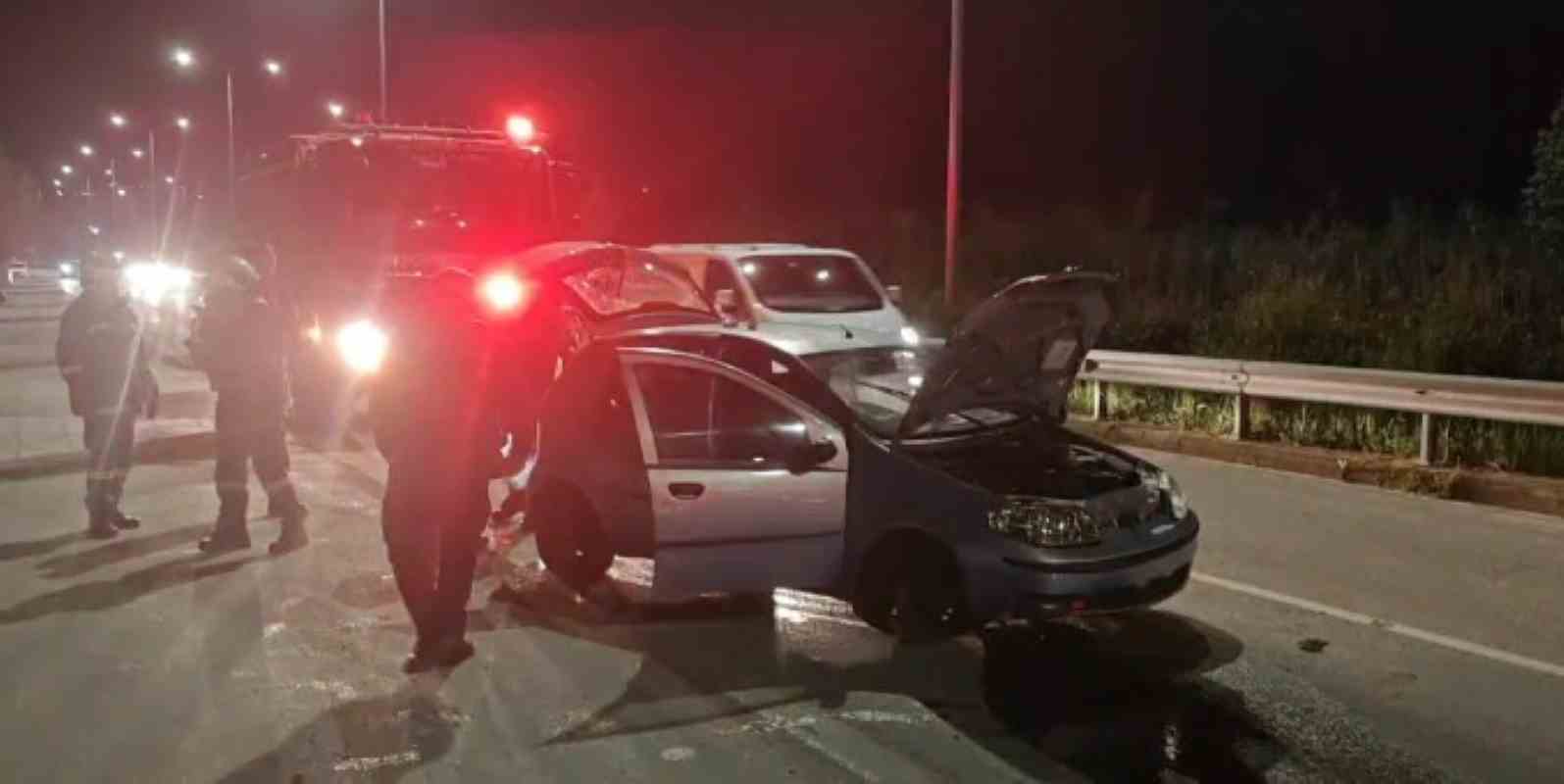 Πάτρα, τροχαίο, ατύχημα, Ελευθερίου Βενιζέλου, εκτροπή οχήματος, φωτιά σε αυτοκίνητο, ειδήσεις Πάτρα, Πυροσβεστική Πάτρα, Αστυνομία, ΕΚΑΒ, τώρα Πάτρα, Patras, car accident, traffic accident, Eleftheriou Venizelou Patras, car fire, Patras news, emergency Patras, vehicle deviation.