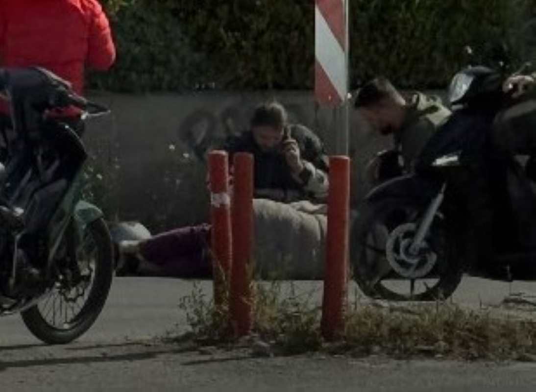 Τροχαίο Πάτρα, Πάτρα ειδήσεις, διασταύρωση Γλαύκου Ακρωτηρίου, ατύχημα με δίκυκλο, Τροχαία Πατρών, τραυματισμός οδηγού, διασταύρωση καρμανιόλα, Πάτρα τώρα, ατυχήματα Πάτρα, Patras traffic accident, Patras news, Glafkou Akrotiriou junction, motorcycle accident Patras, road accident Greece, Patras police reports, dangerous intersection Patras, Patras emergency news.