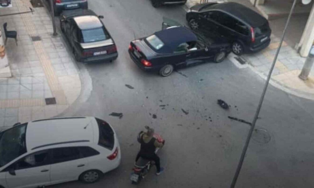 τροχαίο Πάτρα, car accident Patras, Προσφυγικά Πάτρα, Prosfygika Patras, οδός Πόντου, οδός Φαναρίου, Pontou street, Fanariou street, σύγκρουση οχημάτων, car crash, Τροχαία Πατρών, Patras Traffic Police, υλικές ζημιές, property damage, καραμπόλα, multi-car pileup, ειδήσεις Πάτρα, Patras news, τροχαίο ατύχημα σήμερα, car accident today.