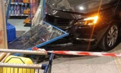 Πάτρα, τροχαίο, ατύχημα, σούπερ μάρκετ, Ανδρικόπουλος, Σμύρνης και Σολωμού, σύγκρουση ΙΧ, εισβολή αυτοκινήτου, ειδήσεις Πάτρα, Patra, Patras, car accident, car crash, supermarket crash, Andrikopoulos, Smyrnis Solomou, car into store, Patras news, troxaio, atychima, adrikopoulos, super market, Patra nea, car accident Patras