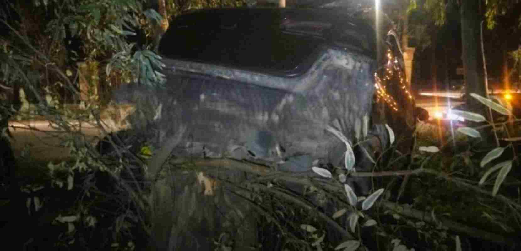 τροχαίο Πάτρα, ατύχημα Τσαούση, Παλαιά Εθνική Οδός Πατρών Πύργου, εκτροπή οχήματος, τραυματισμός οδηγού, Τροχαία Πατρών, ειδήσεις Πάτρα, άμορφη μάζα σιδερικών, troxeo patra, atyxima tsaousi, palaia ethniki odos, patra pyrgos, ektropi oximatos, troxaia patras, news patra, car accident Greece, Patras accident, Tsaousi Patra, road crash Patras, traffic accident Peloponnese, car wreck, injury Patras, emergency news Greece,