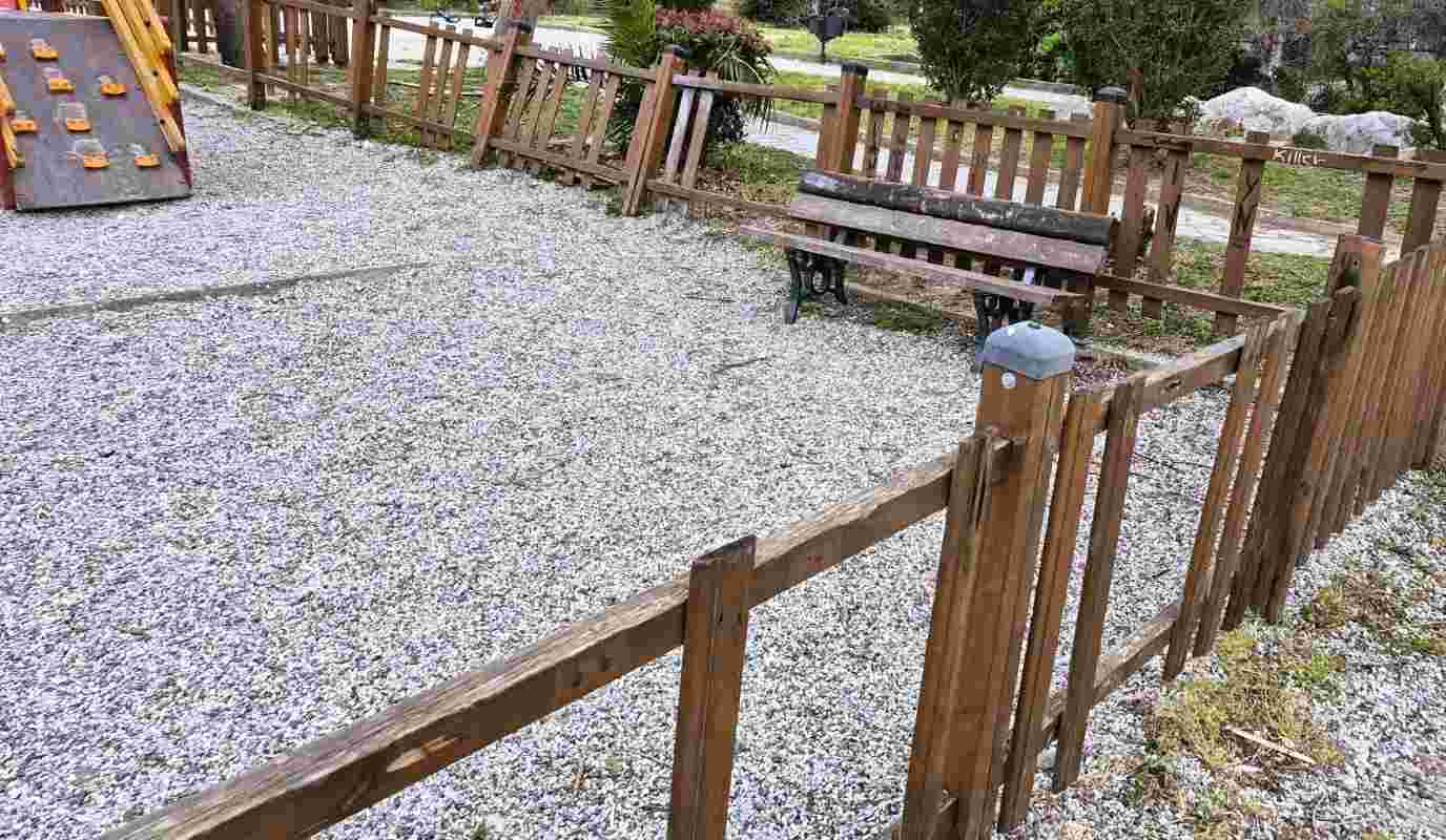 βανδαλισμοί Πάτρα, πλατεία Γέφυρα, τέρμα γραμμής 3, οδός Θερμοπυλών, παιδική χαρά Πάτρα, καταστροφή δημόσιας περιουσίας, επικίνδυνη παιδική χαρά, ασφάλεια παιδιών, φθορές σε κοινόχρηστους χώρους, Δήμος Πατρέων, βανδαλισμοί σε πάρκα, vandalism Patra, square Gefyra, Thermopylon street, playground vandalism, public property damage, dangerous playground, child safety Patras, Patra news, vandalismoi Patra, plateia Gefyra, terma grammis 3, paidiki xara Patra, katastrofi dimosias periousias, dromologia 3 Patra, thermopylon patra, astiki eythini, vandals, antisocial behavior, maintenance needed, άμεση επισκευή,