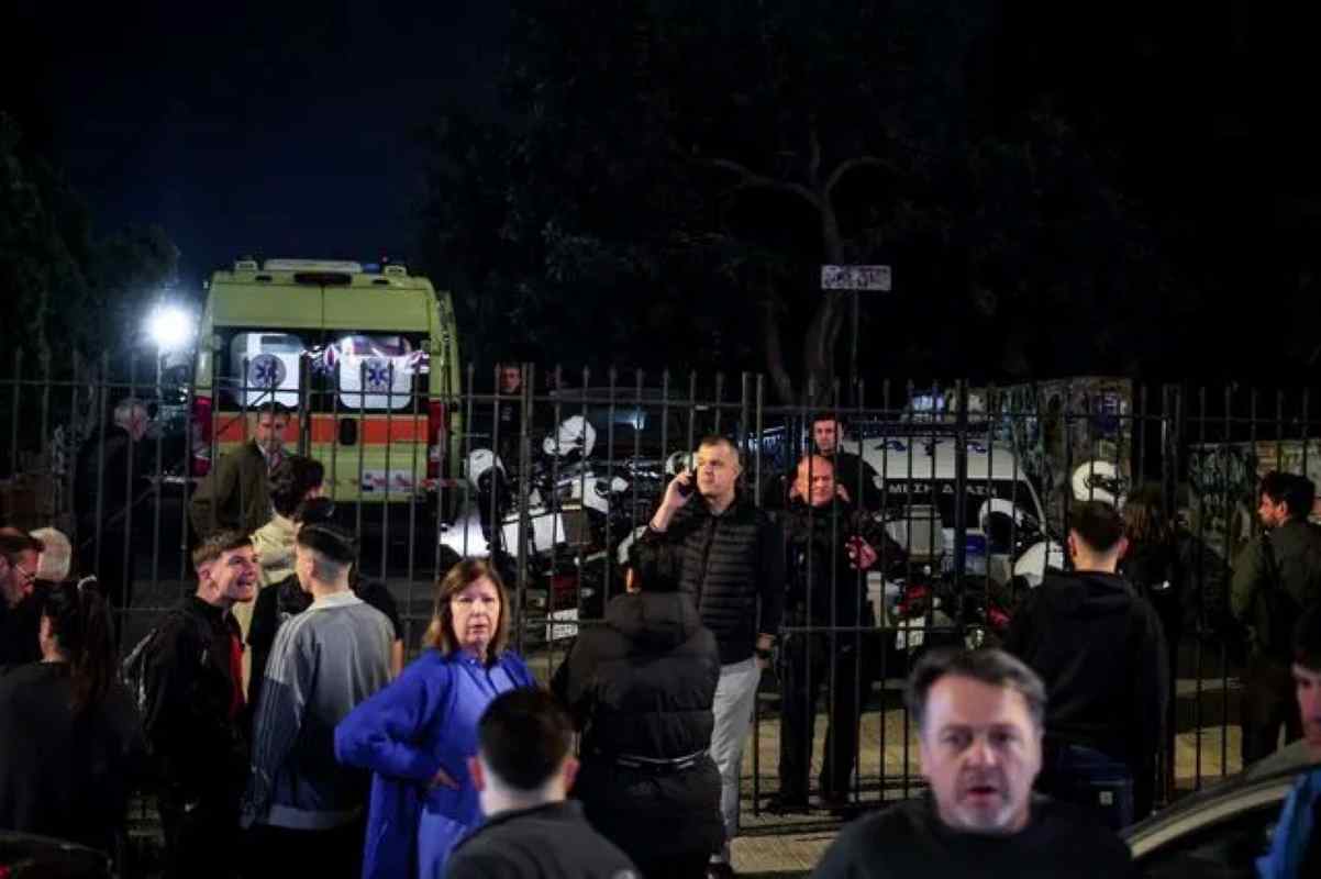 Άγιος Δημήτριος, Πάρκο Ασυρμάτου, δολοφονία, νεκρός 25χρονος, γιος αξιωματικού ΕΛΑΣ, έγκλημα, μαχαιρωμένος, αστυνομικό ρεπορτάζ, Ελληνική Αστυνομία, Agios Dimitrios, Parko Asyrmatou, murder, 25 year old dead, police officer son, crime Greece, stabbing, ELAS, Hellenic Police, dolofonia, nekros, gios axiomatikou, agios dimitrios nekros, crime news, news greece,