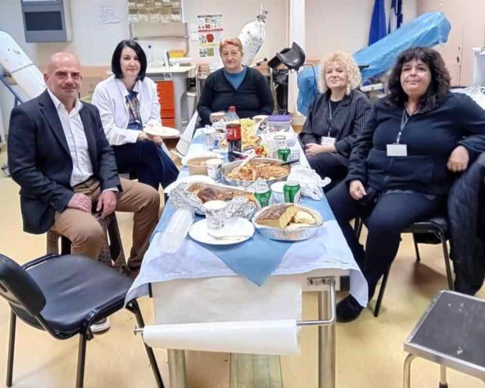 Πάτρα, Άγιος Ανδρέας, νοσοκομείο Πάτρας, Ανάσταση νοσοκομείο, Μιχάλης Στελάτος, εργαζόμενοι νοσοκομείων, μαγειρίτσα τάπερ, Πάσχα Πάτρα, υγειονομικοί, εφημερία Πάσχα, Patras, Agios Andreas Hospital, Patras hospital, Easter Greece, hospital workers, Magiritsa, medical staff, Michael Stelatos, Patra nosokomeio, Agios Andreas Patras, anastasi nosokomeio, mageiritsa taper, ergazomenoi nosokomeion, Pasxa Patra,