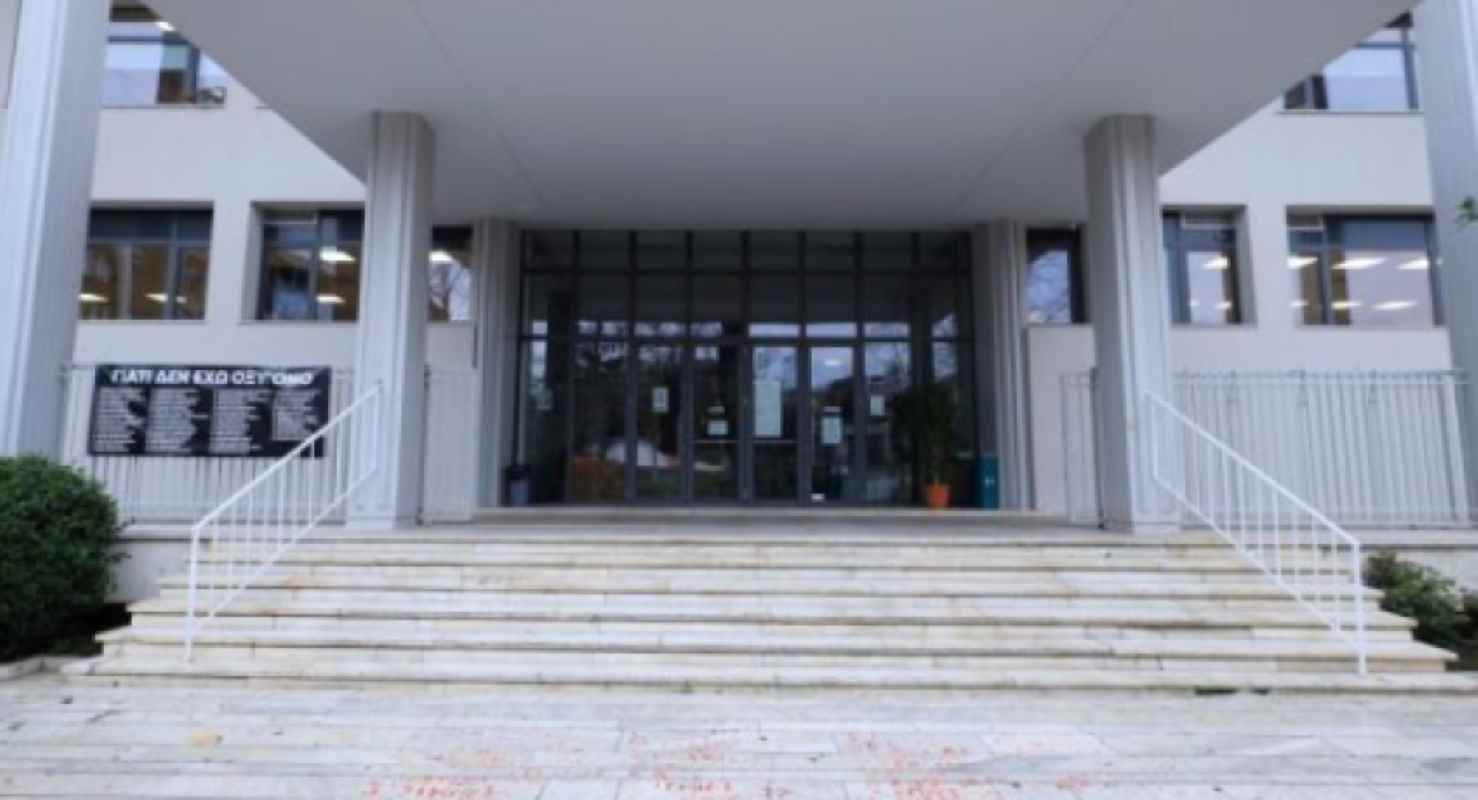 Τέμπη, δίκη Τέμπη, χαμένα βίντεο, εμπορική αμαξοστοιχία, Ζωή Κωνσταντοπούλου, Λάρισα, αποχή προέδρου, δικαστήριο, ΟΣΕ, πειστήρια, Tempi, Tempi trial, missing videos, freight train, Zoe Konstantopoulou, Larissa, judge recusal, court, OSE, evidence, diki Tempi, xamena video, emporiki amaxostoixia, Zoi Konstantopoulou, apoxi proedrou, dikastirio, pistiria,