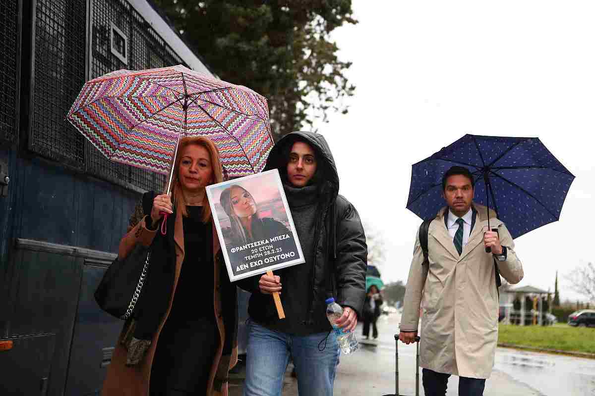 δίκη Τεμπών, τραγωδία Τεμπη, Λάρισα δίκη, σιδηροδρομικό δυστύχημα, δικαιοσύνη για τα Τέμπη, Tempi train crash trial, Tempi tragedy, Larissa court, Greece train accident, justice for Tempi, diki Tempon, tragodia Tempi, Larissa diki, Tempi trial 2026, συγγενείς θυμάτων Τεμπών, Tempi victims families, σιδηρόδρομος Ελλάδα, Greek railways accident, δικαστικό μέγαρο Λάρισας, court proceedings Tempi,