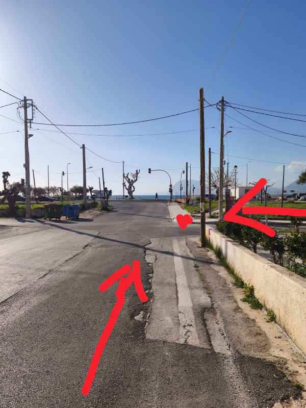 οδική ασφάλεια, έλλειψη σήμανσης, πινακίδα STOP, Αγίου Κωνσταντίνου, οδός Αώου, διασταύρωση παγίδα, καταγγελία Δήμος, τροχαία ατυχήματα, προτεραιότητα από δεξιά, οδικά έργα, road safety, missing traffic signs, STOP sign, Agiou Konstantinou street, Aoou street, dangerous intersection, municipality complaint, traffic accidents, priority from the right, road works, odiki asfaleia, elleipsi simansis, pinakida STOP, Agiou Konstantinou, odos Aoou, diastavrosi pagida, katangelia Dimos, trochaia atychimata, proteraiotita apo dexia, odika erga,