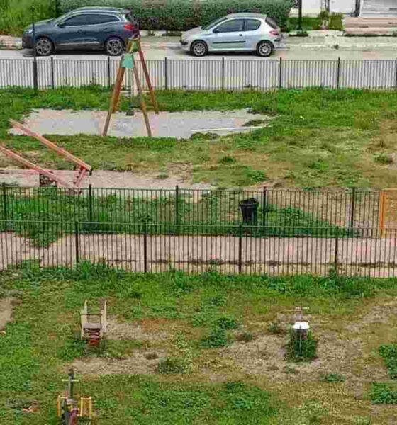 παιδική χαρά, Πάτρα, Εργατικές Κατοικίες Παραλίας, επικίνδυνη παιδική χαρά, καταγγελία, Δήμος Πατρέων, ασφάλεια παιδιών, Παραλία Πατρών, ακατάλληλα παιχνίδια, Patras, kids safety, playground Patras, Paralia Patron, ergatikes katoikies, dangerous playground, municipality of Patras, paidiki xara, kataggelia, Patra, asfaleia paidion,