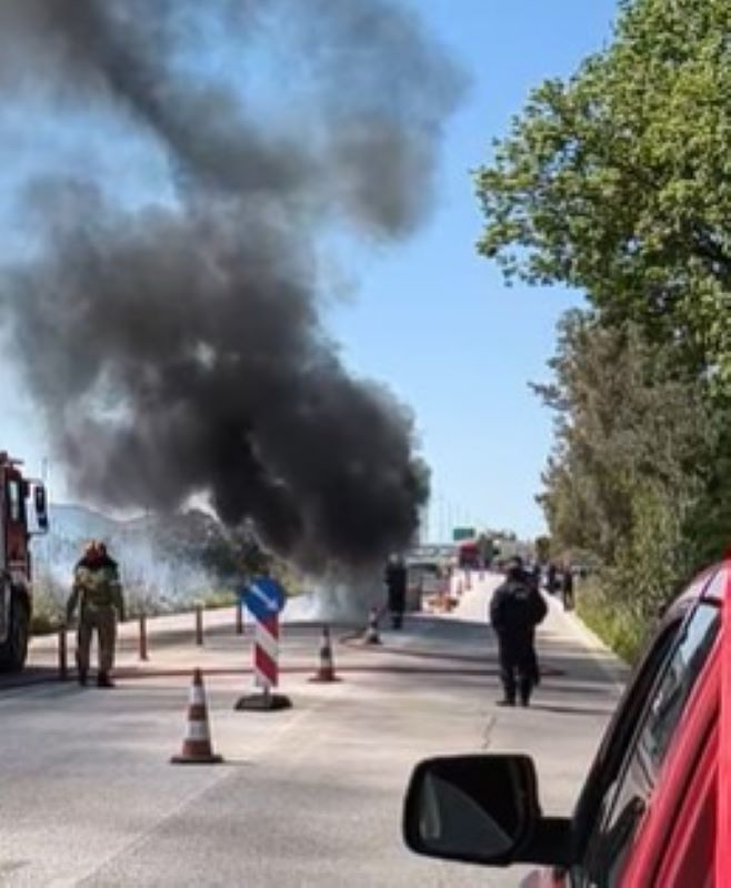 Κάτω Αχαΐα, Kato Achaia, Kato Ahaia, φωτιά αυτοκίνητο, fire car, fotia autokinito, Άγιος Ραφαήλ, Agios Rafail, Πυροσβεστική ΒΙΠΕ, Pirosvestiki VIPE, πυρκαγιά όχημα, vehicle fire, pirkayia oxima, ειδήσεις Αχαΐα, Achaia news, idiseis Achaia, συμβάν Κάτω Αχαΐα, κατάσβεση, extinguishment, katasvesi, τροχαίο ατύχημα, car incident, φλεγόμενο αυτοκίνητο, burning car, flegomeno autokinito, τοπικά νέα, local news, topika nea,
