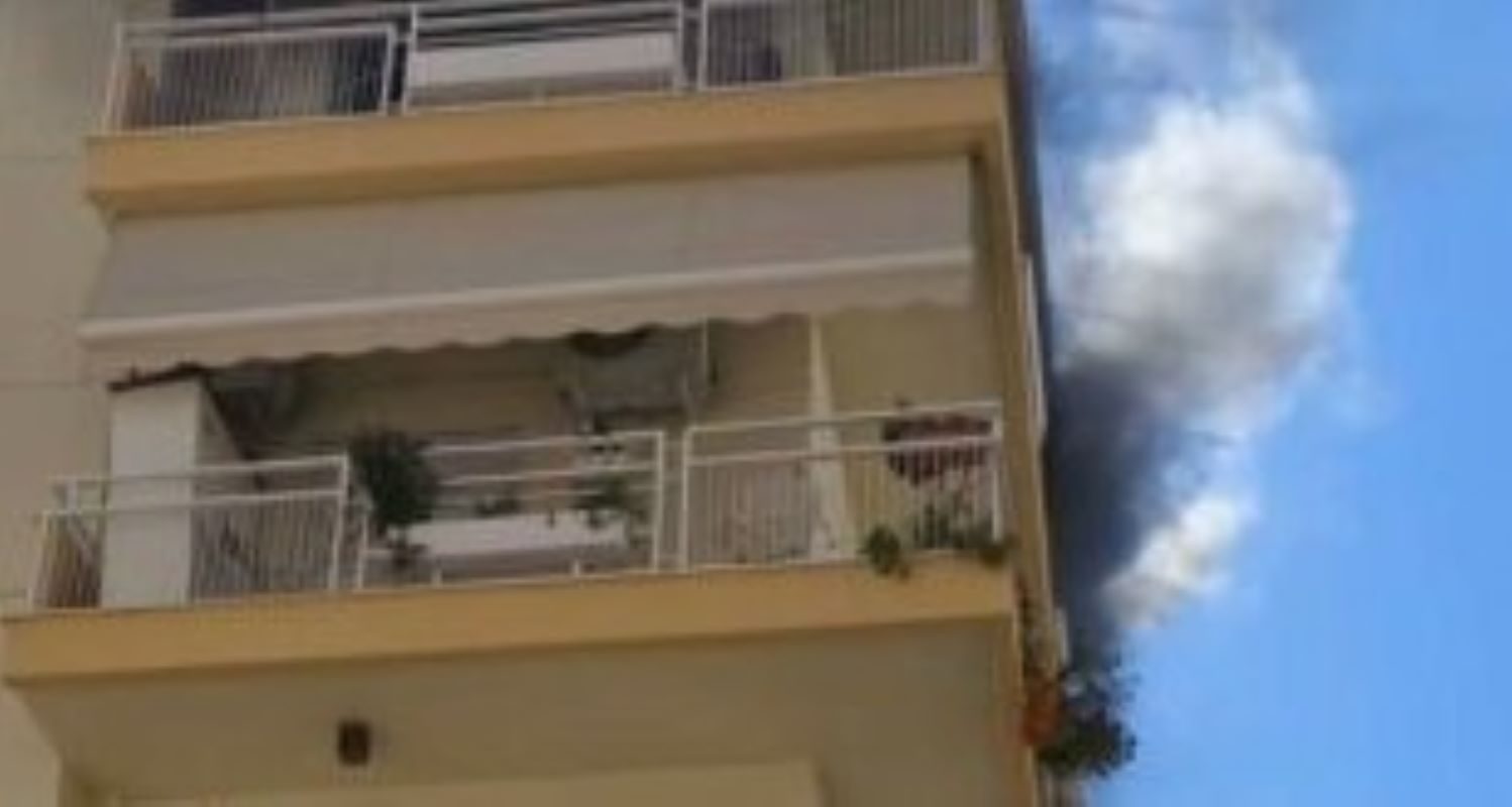 φωτιά Πάτρα, πυρκαγιά τώρα, οδός Παναχαϊκού, Ασημάκη Φωτήλα, Ψηλαλώνια, φωτιά σε διαμέρισμα, πυροσβεστική Πάτρα, απεγκλωβισμός ηλικιωμένης, fire Patras, Patra fire now, Panachaikou street, Asimaki Fotila, Psila Alonia, apartment fire, fire brigade Patras, fotia Patra, pyrkagia Patra, odos Panachaikou, Psilalonia, news Patras,