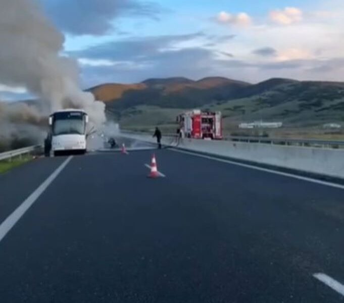 φωτιά σε λεωφορείο, ΚΤΕΛ Καρδίτσας, Πάτρα, Ε65, Ξυνιάδα, πυρκαγιά αυτοκινητόδρομος, επιβάτες, ειδήσεις τώρα, bus fire Greece, KTEL Karditsas, Patra, Karditsa, E65 highway, Xyniada, bus accident, Greek news, fotia se leoforeio, KTEL Karditsas, Patra, Karditsa, pyrkayia, eidisies,