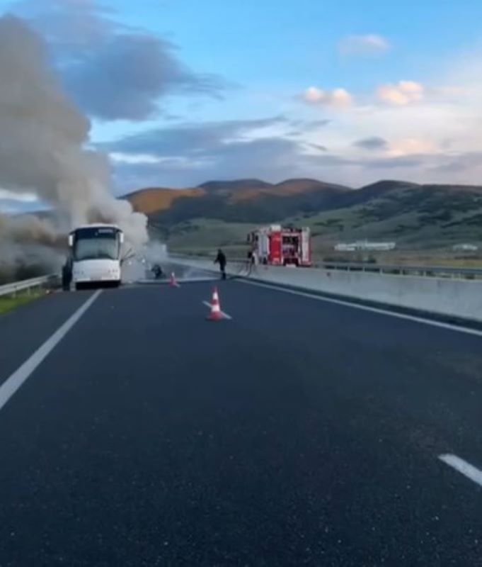 φωτιά σε λεωφορείο, ΚΤΕΛ Καρδίτσας, Πάτρα, Ε65, Ξυνιάδα, πυρκαγιά αυτοκινητόδρομος, επιβάτες, ειδήσεις τώρα, bus fire Greece, KTEL Karditsas, Patra, Karditsa, E65 highway, Xyniada, bus accident, Greek news, fotia se leoforeio, KTEL Karditsas, Patra, Karditsa, pyrkayia, eidisies,