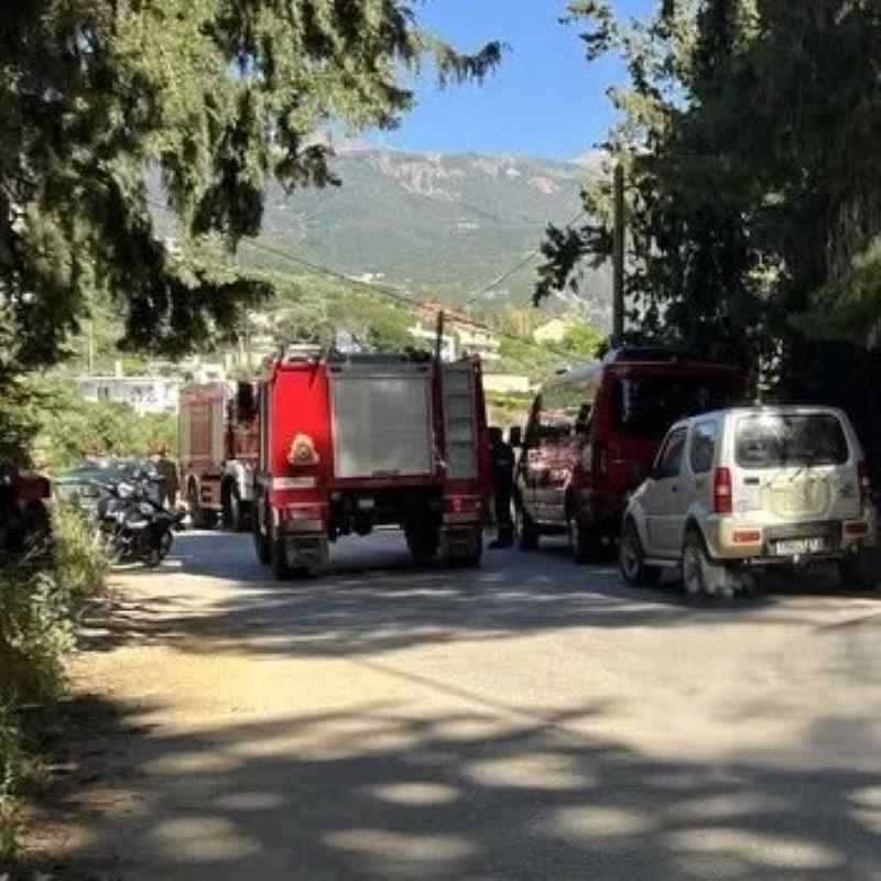 φωτιά Πάτρα, πυρκαγιά Γηροκομείο, νοσοκομείο Θώρακος, Λυκοχώρος, Πυροσβεστική Υπηρεσία Πάτρας, κατάσβεση, έκτακτη είδηση, φωτιά τώρα, fire Patras, Girokomeio fire, Thorakos hospital, Lykochoros, fire brigade Greece, wildfire Patras, breaking news Greece, fotia Patra, pyrkagia Patra, Girokomeio, nosokomeio Thorakos, Lykohoros, pirosvestiki, news Patra,