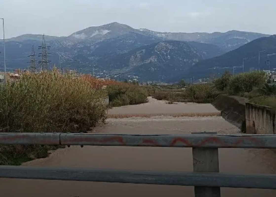 Γλαύκος, ποταμός Γλαύκος, ΔΕΥΑΠ, διαρροή λυμάτων, περιβαλλοντική μόλυνση, βλάβη αγωγού, Βιοτεχνικό Πάρκο Πάτρας, χημικά απόβλητα, ποιότητα υδάτων, καθίζηση αγωγού, Glavkos river, Glavkos Patras, sewage leak, water pollution, pipeline damage, DEYAP, wastewater management, industrial waste, environmental crisis, sewage overflow, potamos Glavkos, diarroi lymaton, perivallontiki molynsi, vlavis agogou, viotechniko parko patras, chymika apovlita, poiotita ydaton, sewage Patras,