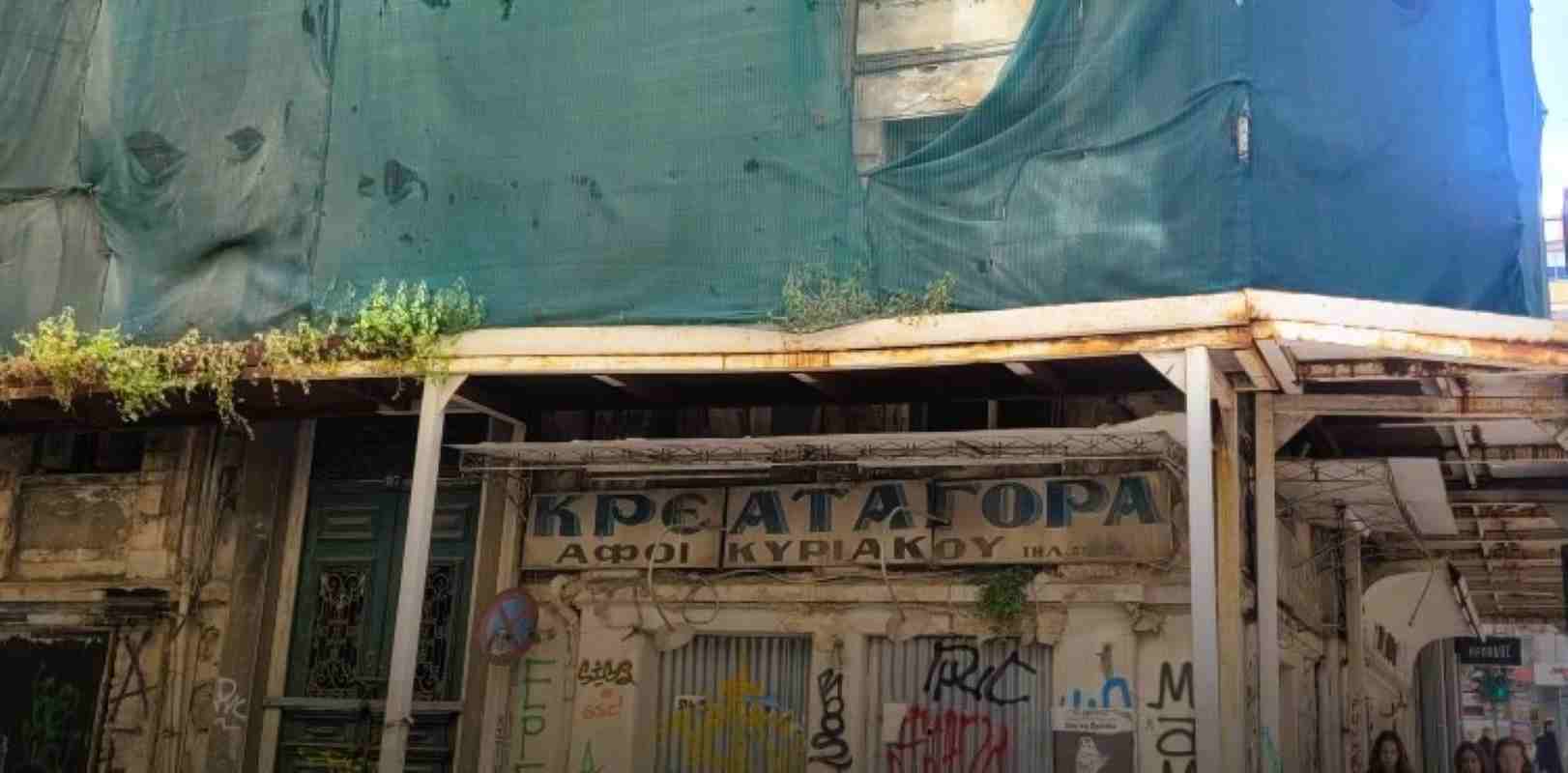 Γούναρη και Καραϊσκάκη, Πάτρα, επικίνδυνο κτίριο, ετοιμόρροπο, δημόσια ασφάλεια, εγκατάλειψη, παλαιό κρεοπωλείο, Πολεοδομία Πάτρας, Gounari and Karaiskaki, Patras, dangerous building, dilapidated, public safety, abandoned building, Patra building danger, Gounari Karaiskaki, etoimorroppo, epikindyno ktirio, Patra, apo vdomada,