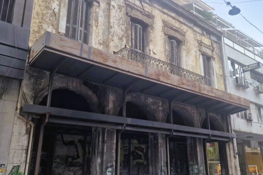 Κανακάρη 182, Πάτρα, εγκαταλελειμμένο κτίριο, Δήμος Πατρέων, επικίνδυνο κτίριο, νεοκλασικό φάντασμα, αντιδρόμηση Κανακάρη, ασφάλεια πολιτών, ερείπιο κέντρο Πάτρας, καταγγελία Πάτρα, Kanakari 182, Patras, abandoned building, Municipality of Patras, dangerous building, neoclassical ruins, Kanakari road reorganization, public safety, Patra ruins, Patra complaint, Kanakari 182 Patra, egkataleleimmeno ktirio, Dimos Patreon, epikindyno ktirio, antidromisi Kanakari, asfaleia politon, Patra kataggelia,