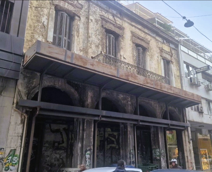 Κανακάρη 182, Πάτρα, εγκαταλελειμμένο κτίριο, Δήμος Πατρέων, επικίνδυνο κτίριο, νεοκλασικό φάντασμα, αντιδρόμηση Κανακάρη, ασφάλεια πολιτών, ερείπιο κέντρο Πάτρας, καταγγελία Πάτρα, Kanakari 182, Patras, abandoned building, Municipality of Patras, dangerous building, neoclassical ruins, Kanakari road reorganization, public safety, Patra ruins, Patra complaint, Kanakari 182 Patra, egkataleleimmeno ktirio, Dimos Patreon, epikindyno ktirio, antidromisi Kanakari, asfaleia politon, Patra kataggelia,