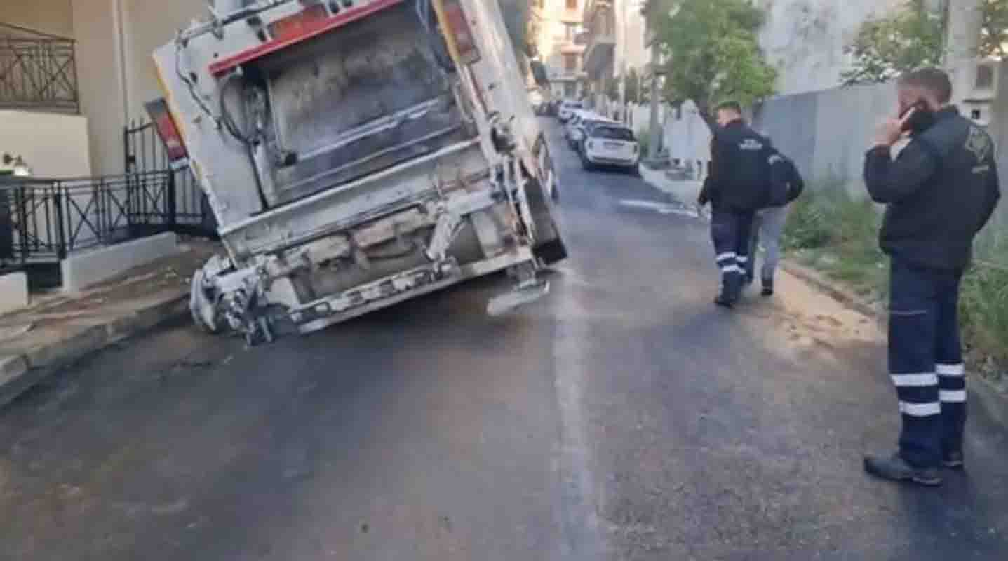 Πάτρα, οδός Αλσυλλίου, ατύχημα, απορριμματοφόρο, καθίζηση οδοστρώματος, ΔΕΥΑΠ, σπασμένος αγωγός, πλημμύρα, τραυματισμός εργαζομένου, Δήμος Πατρέων, τοπικά νέα, έκτακτη είδηση, ζημιές σε σπίτι, Patras, Alsilliou street, accident, garbage truck, road collapse, water pipe burst, flood, worker injury, DEYAP, local news, breaking news, road subsidence, property damage,