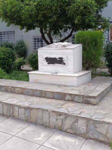 Νίκος Τεμπονέρας, Nikos Temponeras, δολοφονία Τεμπονέρα, Temponeras murder, Πάτρα, Patra, μνημείο Τεμπονέρα, Temponeras monument, βεβήλωση μνημείου, monument vandalism, 1991, πολιτική βία, political violence, αντιφασισμός, antifascism, antifa, δημόσια παιδεία, public education, αγωνιστής δάσκαλος, activist teacher, μνήμη Τεμπονέρα, Temponeras memory, δεξιοί παρακρατικοί, parakratos, βανδαλισμός Πάτρα, vandalism Patras, Temponeras zei, Τεμπονέρας ζει, SEO Greece, ιστορική μνήμη, historical memory, κινητοποιήσεις, protests Greece,