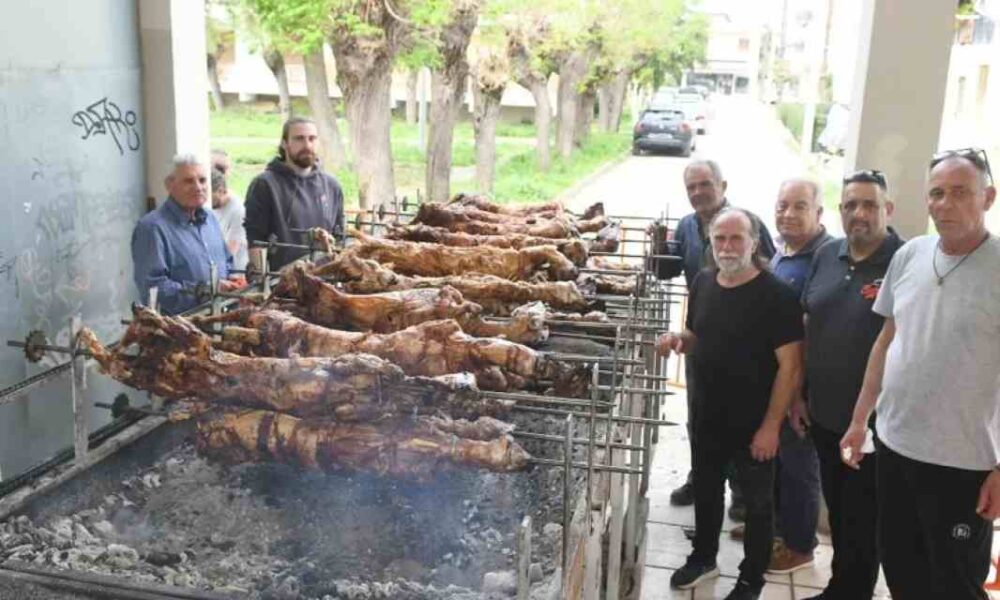 Πασχαλινό γλέντι, Δήμος Πατρέων, Ζαρουχλέικα, Λαϊκό Στέκι, αλληλεγγύη, Πάσχα Πάτρα, Δήμαρχος Πατρέων, Νότιο Διαμέρισμα, Ταραμπούρα, πολιτιστικός σύλλογος, εθελοντές, κοινωνικό έργο, Easter celebration, Patras Municipality, Zarouchleika, Laiko Steki, solidarity, Easter in Greece, Mayor of Patras, social welfare, Paschalino glenti, Dimos Patreon, Zarouchleika Patra, koinoniki drasi, allileggyi,