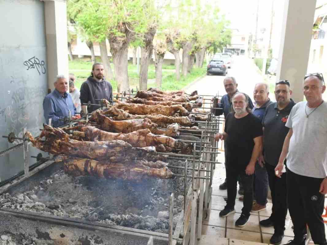 Πασχαλινό γλέντι, Δήμος Πατρέων, Ζαρουχλέικα, Λαϊκό Στέκι, αλληλεγγύη, Πάσχα Πάτρα, Δήμαρχος Πατρέων, Νότιο Διαμέρισμα, Ταραμπούρα, πολιτιστικός σύλλογος, εθελοντές, κοινωνικό έργο, Easter celebration, Patras Municipality, Zarouchleika, Laiko Steki, solidarity, Easter in Greece, Mayor of Patras, social welfare, Paschalino glenti, Dimos Patreon, Zarouchleika Patra, koinoniki drasi, allileggyi,
