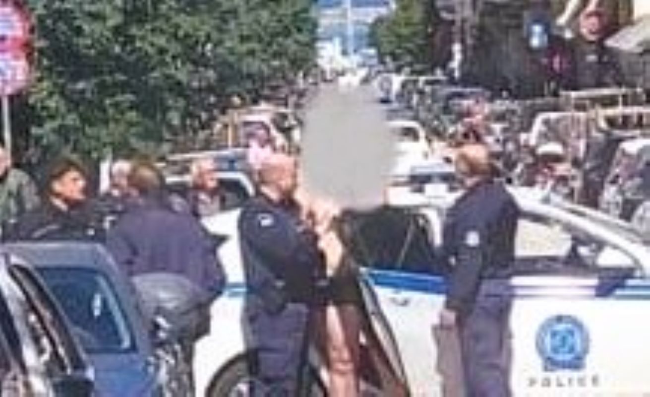 Πάτρα, επεισόδιο Πάτρα, Καραϊσκάκη και Πατρέως, σύλληψη Πάτρα, αστυνομία Πάτρα, ημίγυμνος άνδρας, επίθεση με μαχαίρι, αιχμηρό αντικείμενο, συναγερμός Πάτρα, ειδήσεις Πάτρα, Patra, Patras, Patra news, incident Patras, man with knife Patras, police Patras, Karaiskaki Patras, arrest Patras, Patra epeisodio, sillipsi Patra, astinomia Patra, imigimnos andras, Patra tora,