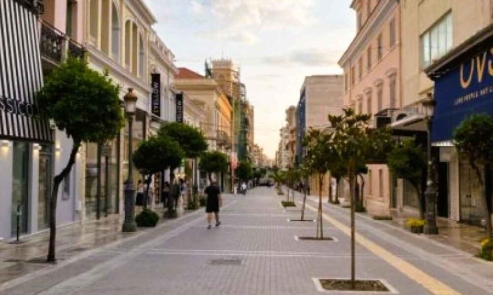 Πάτρα, έργα Πάτρα, οπτικές ίνες, Άνω Πόλη, Μαιζώνος, ανάπλαση Πάτρας, ταλαιπωρία πολιτών, κακός προγραμματισμός, ράβε ξήλωνε, Παναγιώτης Μελάς, τηλεπικοινωνίες, Patra, Patras, Patras news, optical fiber, fiber optics Patras, Maizonos street, Ano Poli Patras, urban redevelopment, infrastructure failure, Patra erga, optikes ines, Maizonos, Ano Poli, rave ksilone, redevelopment,