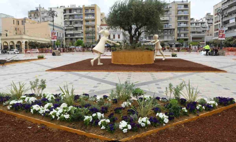 Δήμος Πατρέων, Πάτρα, Πλατεία Γεωργίου, Πρωτομαγιά, στολισμός, άνοιξη, Καρναβαλικό Συνεργείο, Δήμος Πατρέων Καθαριότητα, Δήμος Πατρέων Πράσινο, ελιά σύμβολο ειρήνης, Πρωτομαγιά Πάτρα 2026, Patras, Municipality of Patras, Georgiou Square, May Day, May Day Patras, spring decorations, Patras Carnival Workshop, olive tree symbol of peace, Dimos Patreon, Patras flowers, Patra Plateia Georgiou, Protomagia, Protomagia Patra, stolismos, anixi, Plateia Georgiou Patra, garnishing, urban decoration,