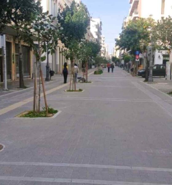 Πεζοδρόμηση Μαιζώνος, Πάτρα, εμπορική κίνηση, κέντρο Πάτρας, αγορά Πάτρας, ενοίκια καταστημάτων, ανάπλαση ιστορικού κέντρου, Δήμος Πατρέων, τοπική οικονομία, εμπορικοί δρόμοι, Ερμού, Γούναρη, Δημοτική Βιβλιοθήκη Πάτρας, πρώην Δημαρχείο, Maizonos pedestrianization, Patras, retail market Patras, Patras city center, shop rentals Patras, urban redevelopment, Patras Municipality, local economy, Ermou street, Gounari street, commercial activity, pezodromisi Maizonos, Patra, emporiki kinisi, kentro Patras, agora Patras, enoikia katastimaton, anaplasi istorikou kentrou, Dimos Patreon, topiki oikonomia, emporikoi dromoi, Ermou, Gounari, dimotiki vivliothiki, proin dimarcheio,