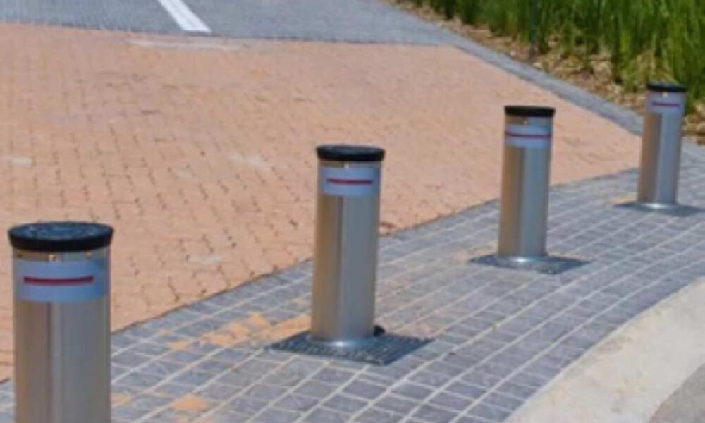 Πάτρα, Παντοκράτορος, πεζόδρομος, 3ο Δημοτικό Σχολείο Πάτρας, Αρχαίο Ωδείο, βυθιζόμενες μπάρες, ασφάλεια μαθητών, παράνομη στάθμευση, Αναστασία Τογιοπούλου, Ρήγα Φεραίου, Μαιζώνος, Δήμος Πατρέων, Patras, Pantokratoros street, pedestrian zone, school safety, retractable bollards, traffic violations, Ancient Odeon, Riga Feraiou, Maizonos, Patra, Pantokratoros, pezodromos, vithizomenes bares, asfaleia mathiton, paratipi stathmefsi, Dimos Patreon,