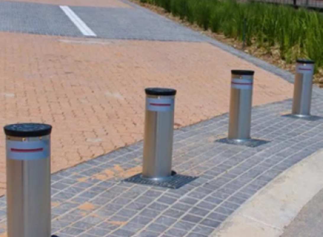 Πάτρα, Παντοκράτορος, πεζόδρομος, 3ο Δημοτικό Σχολείο Πάτρας, Αρχαίο Ωδείο, βυθιζόμενες μπάρες, ασφάλεια μαθητών, παράνομη στάθμευση, Αναστασία Τογιοπούλου, Ρήγα Φεραίου, Μαιζώνος, Δήμος Πατρέων, Patras, Pantokratoros street, pedestrian zone, school safety, retractable bollards, traffic violations, Ancient Odeon, Riga Feraiou, Maizonos, Patra, Pantokratoros, pezodromos, vithizomenes bares, asfaleia mathiton, paratipi stathmefsi, Dimos Patreon,