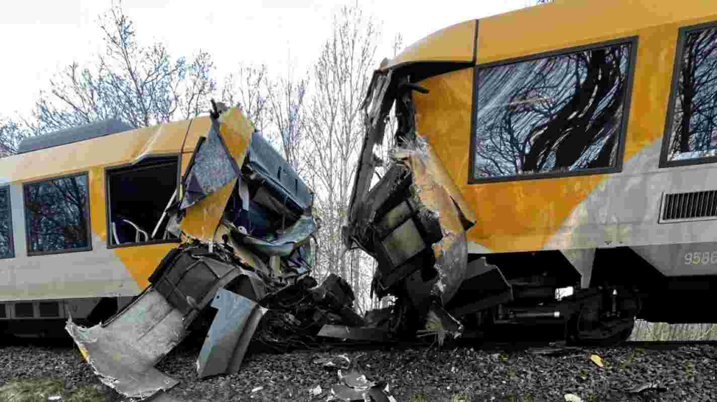 Σύγκρουση τρένων Δανία, ατύχημα τρένο Κοπεγχάγη, Hillerød train crash, train collision Denmark, σιδηροδρομικό ατύχημα, τραυματίες τρένο, Δανία ειδήσεις, Denmark news, sidirodromiko atychima, sygkrousi trenon, Dania, Kagerup train accident, Isterødvejen collision, Reuters Denmark, emergency services Denmark, τοπικά τρένα Δανία,