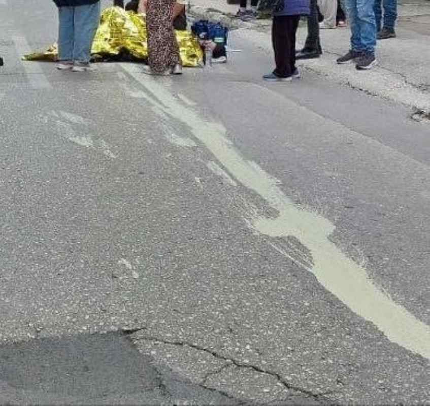 τροχαίο Πάτρα, ατύχημα Κανακάρη, τραυματισμός οδηγού, ΕΚΑΒ Πάτρα, τροχαίο σήμερα, οδός Κανακάρη, διασταύρωση Κολοκοτρώνη, πτώση μοτοσυκλέτας, car accident Patras, road accident Greece, Kanakari street accident, Patra news, motorcycle crash, Patras traffic news, troxaio Patra, atychima Kanakari, traumatias, EKAB Patras, news Patra,