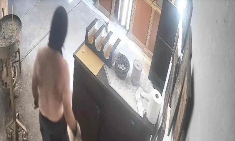 Βούντενη, Πάτρα, Αστυνομία, Άμεση Δράση, σύλληψη, απόπειρα κλοπής, ιερός ναός, παγκάρι, 50χρονος, αστυνομικό ρεπορτάζ, κλοπή σε εκκλησία, Vounteni, Patra, Patras, Police, arrest, attempted theft, church, church collection box, 50-year-old, crime news Greece, Voundeni, pagkari, sillipsi, klopi, astynomia, amesi drasi, eklisia,