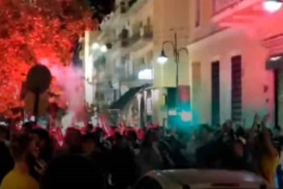 ΕΛΑΣ, αστυνομία, Πάτρα, οπαδοί, ΑΕΚ, πρωτάθλημα, επινίκια, πορεία, πλατεία Γεωργίου, επεισόδια, Ολυμπιακός, Παναθηναϊκός, ΠΟΚ, στέκια, αθλητική βία, ELAS, police, Patras, fans, AEK, championship, celebrations, protest, Georgiou square, incidents, Olympiacos, Panathinaikos, POK, fan clubs, sports violence, astynomia, opadoi, protathlima, poreia, plateia Georgiou, epeisodia, stekia, fan violence,