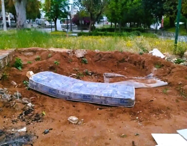 Πλατεία Ελευθερίας Πάτρα, Προσφυγικά Πάτρα, σκουπίδια Πάτρα, χωματερή Πάτρα, εγκατάλειψη Πάτρα, καθαριότητα δήμος Πατρέων, προβλήματα γειτονιάς Πάτρα, βρωμιά Πάτρα, Freedom Square Patras, Prosfygika Patras, garbage Patras Greece, waste management Patras, landfill Patras, neighborhood issues Patras, Plateia Eleftherias Patra, Patra Prosfygika, skoupidia Patra, vromia Patra, egkataleipsi Patra,