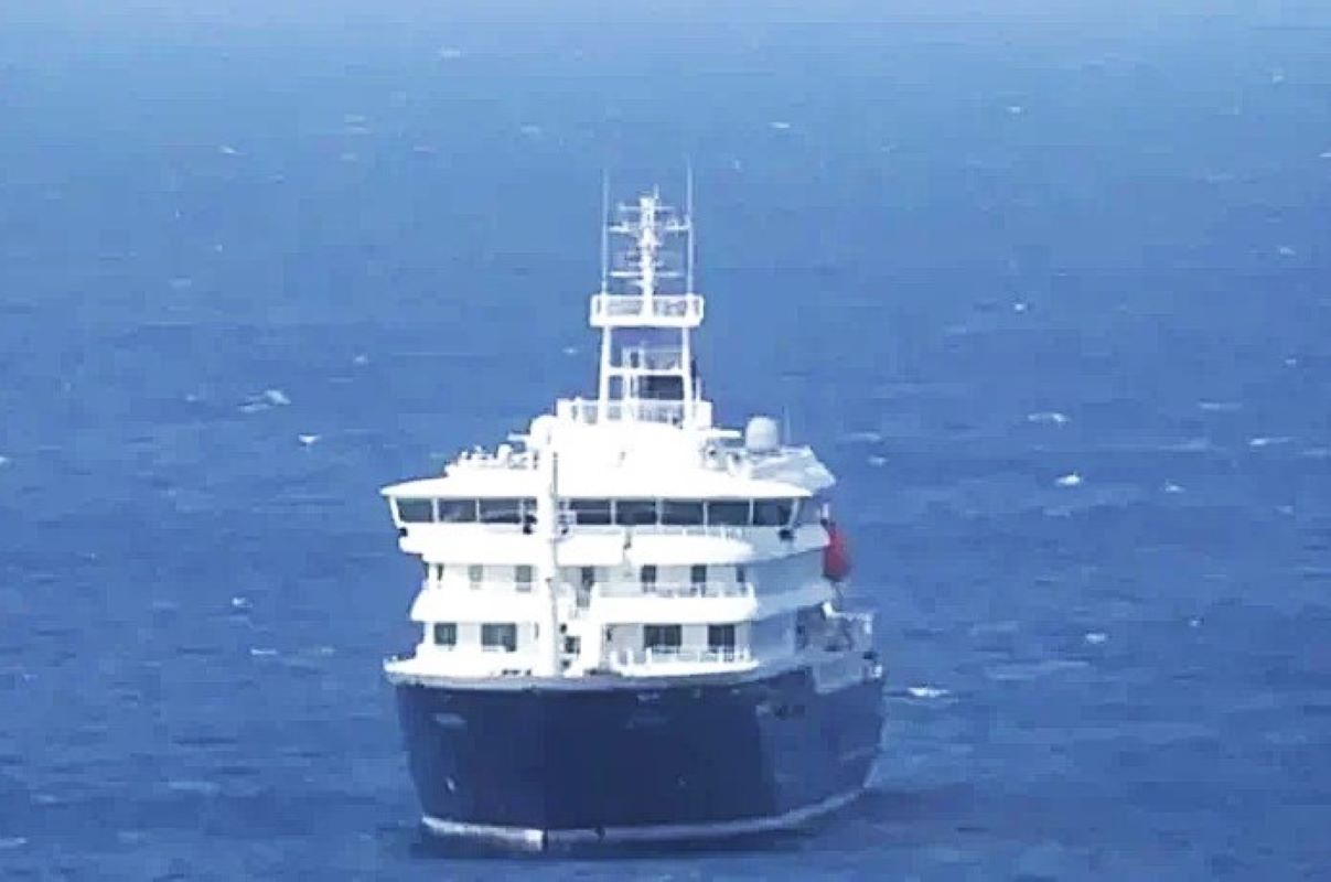 MV Hondius, Oceanwide Expeditions, hantavirus, χανταϊός, Πράσινο Ακρωτήρι, Cape Verde, κρουαζιερόπλοιο, cruise ship, Έλληνας επιβάτης, Greek passenger, θάνατοι σε κρουαζιερόπλοιο, cruise ship deaths, ιατρικό περιστατικό, medical emergency, hantavirus outbreak, επιδημία χανταϊού, καραντίνα, quarantine, Αγία Ελένη, Saint Helena, Λας Πάλμας, Las Palmas, Τενερίφη, Tenerife, κρούσμα, infection, αναπνευστικά συμπτώματα, respiratory symptoms, κρουαζιέρα Ατλαντικός, Atlantic cruise,