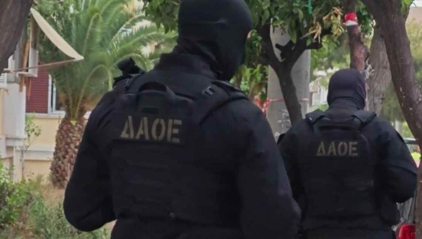 Πάτρα, αστυνομία, ελληνικό FBI, ΔΑΟΕ, έρευνα, όπλα, οπλισμός, οργανωμένο έγκλημα, επιχείρηση, αστυνομικό κλιμάκιο, έφοδος, Αχαΐα, Patra, Patras, astynomia, elliniko FBI, DAOE, erevna, opla, oplismos, organomeno eglima, epihirisi, astynomiko klimakio, efodos, Achaia, police, greek FBI, investigation, weapons, firearms, organized crime, raid, operation,