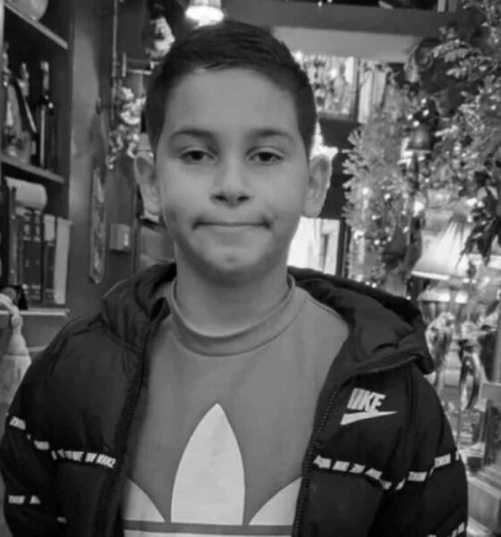 Μακρίσια Ηλείας, Makrisia Ileia, θάνατος 13χρονου, death of 13 year old, τροχαίο δυστύχημα, fatal road accident, trochaio dystyxima, ηλεκτρικό πατίνι, electric scooter, ilektriko patini, Κωνσταντίνος Καούκης, Konstantinos Kaoukis, κηδεία Μακρίσια, funeral Makrisia, ασφάλεια ηλεκτρικών πατινιών, e-scooter safety, ταχύτητα πατινιού, scooter speed limit, ατύχημα Ηλεία, accident Ileia, news Greece, ειδήσεις Ηλεία, e-scooter crash, τραγωδία Μακρίσια, tragodia Makrisia,
