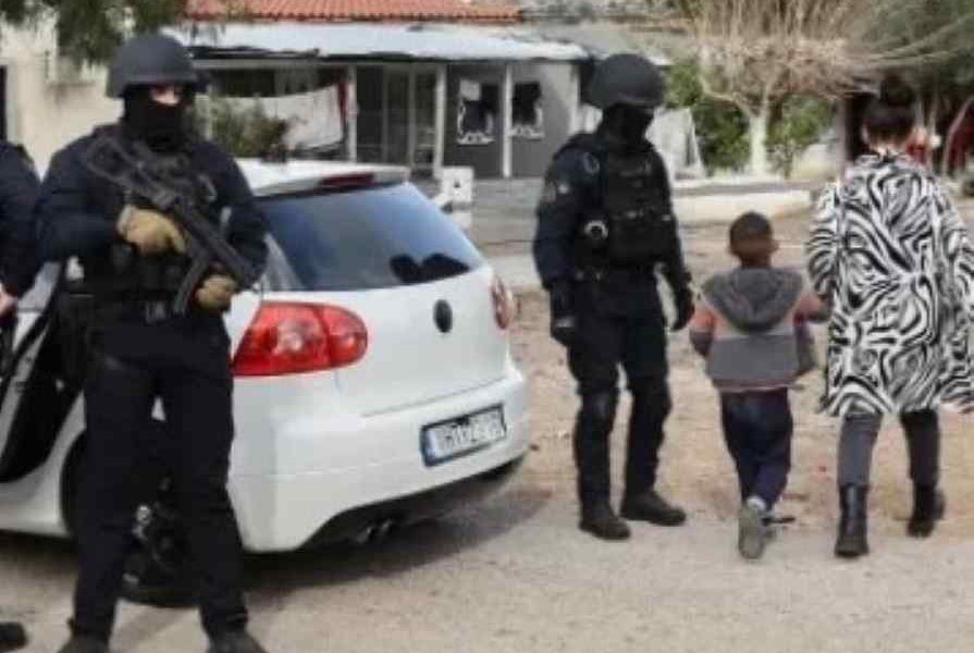 Μονοδένδρι, Δήμος Πατρέων, Αναστασία Τογιοπούλου, Υπηρεσία Δόμησης, Πολεοδομία Πάτρας, αυθαίρετα, παραπήγματα, καταπατήσεις, Ρομά, καταυλισμός Ρομά, πρόστιμα ανέγερσης, αυτοψία, Ελληνική Αστυνομία, Monodendri, Municipality of Patras, Anastasia Togiopoulou, Ypiresia Domisis, Poleodomia Patras, αυθαίρετες κατασκευές, Roma, Roma camp, illegal structures, land encroachment, Greek Police, Monodendri Patras, avthaireta, rom, katavlismos roma, poleodomia,