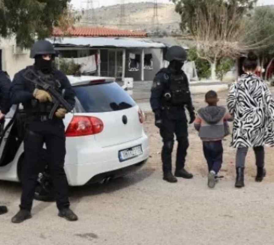 Μονοδένδρι, Δήμος Πατρέων, Αναστασία Τογιοπούλου, Υπηρεσία Δόμησης, Πολεοδομία Πάτρας, αυθαίρετα, παραπήγματα, καταπατήσεις, Ρομά, καταυλισμός Ρομά, πρόστιμα ανέγερσης, αυτοψία, Ελληνική Αστυνομία, Monodendri, Municipality of Patras, Anastasia Togiopoulou, Ypiresia Domisis, Poleodomia Patras, αυθαίρετες κατασκευές, Roma, Roma camp, illegal structures, land encroachment, Greek Police, Monodendri Patras, avthaireta, rom, katavlismos roma, poleodomia,