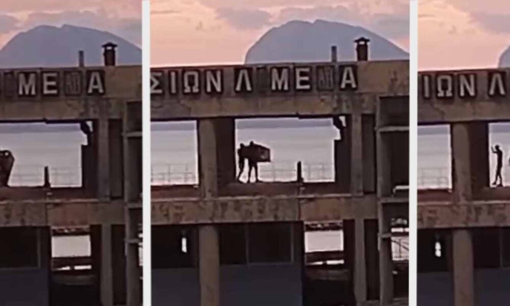 παλιό λιμεναρχείο, τελωνείο, παλιό λιμάνι, κατεδάφιση κτιρίου, πλιάτσικο, καταγγελία, νεαροί, κίνδυνος ατυχήματος, εισβολή σε κτίριο, εγκαταλελειμμένο κτίριο, palio limenarcheio, teloneio, palio limani, katedafisi ktiriou, pliatsiko, kataggelia, nearoi, kindynos atychimatos, eisvoli se ktirio, egkataleleimmeno ktirio, old port authority, customs house, old port, building demolition, looting, complaint, youths, accident risk, building trespass, abandoned building,