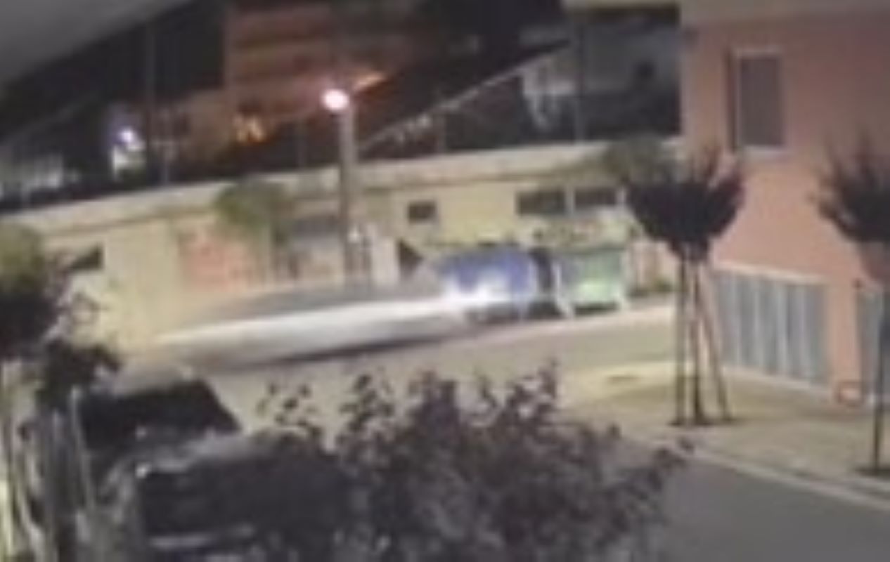 τροχαίο Πάτρα, Προσφυγικά, οδός Προύσσης, Ελλησπόντου, εγκατάλειψη τροχαίου, κάμερα ασφαλείας, ατύχημα Πάτρα, Τροχαία, τροχαίο ατύχημα, τρελή πορεία, υλικές ζημιές, car crash Patras, Prosfygika, Patra troxaio, accident Patras, hit and run Greece, security camera footage, Proussis street, Ellispointou, Patras news, troxaio Patra, Prosfygika Patras, Ellispontou, Prousis, car accident Patras, CCTV accident Greece, video accident, news Patra, community news, police investigation,