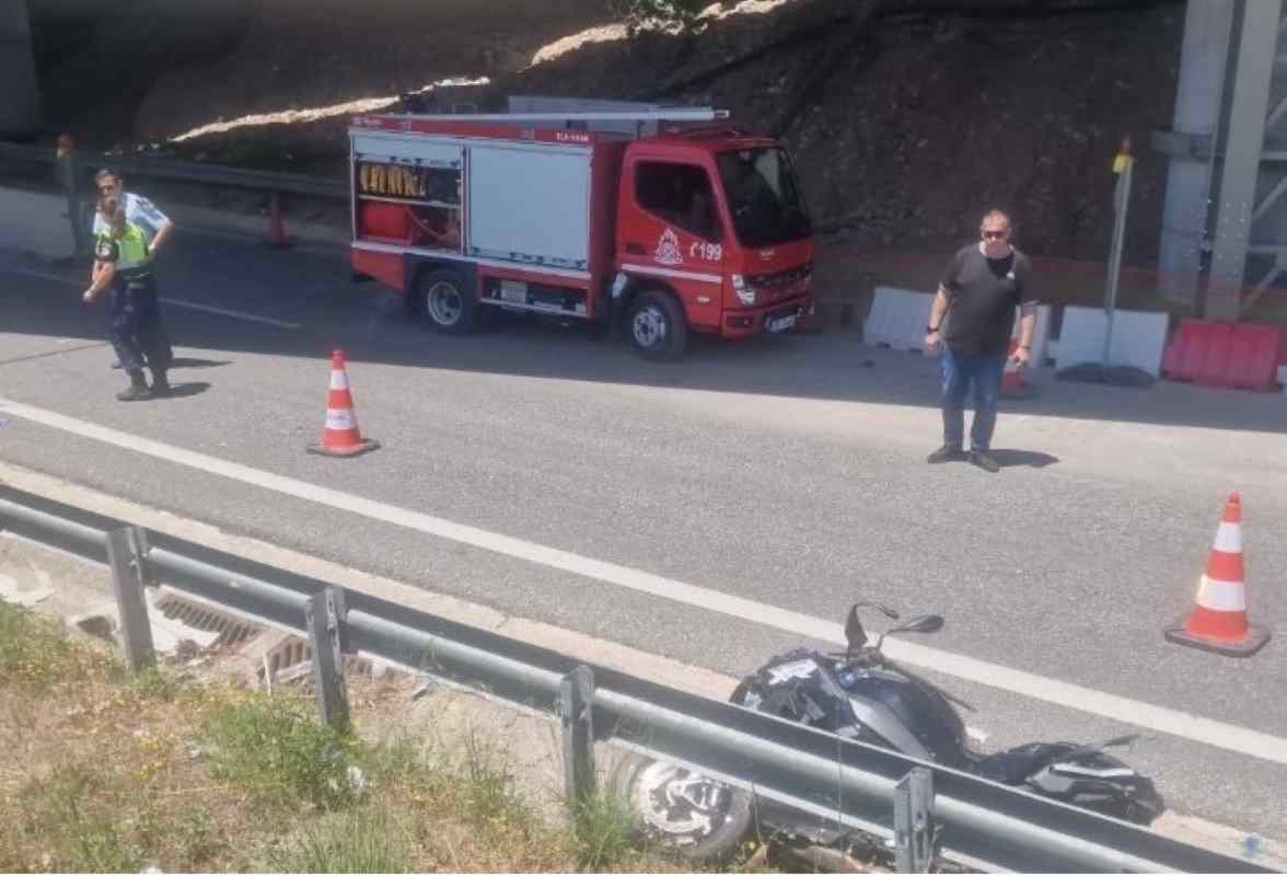 τροχαίο δυστύχημα, οικογενειακή τραγωδία, 52χρονος, μοτοσυκλέτα, ανακύκλωση, έμπειρος οδηγός, πατέρας και γιος, θάνατος στην άσφαλτο, πένθος, troxaio dystyxima, oikogeneiaki tragodia, 52xronos, motosykleta, anakyklosi, empeiros odigos, pateras kai gios, thanatos stin asfalto, penthos, fatal road accident, family tragedy, 52 year old, motorcycle crash, experienced rider, father and son, recycling business, mourning,