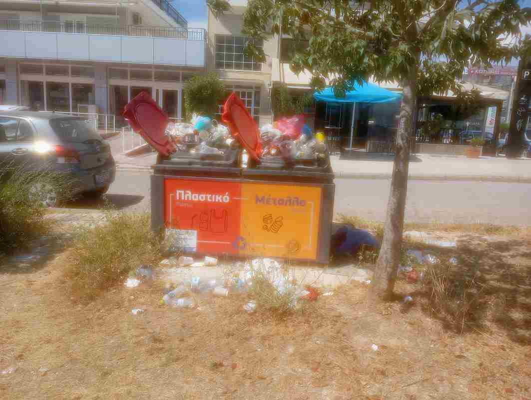 Πάτρα, Φιλίππου Ολυμπιάδος, Ακρωτηρίου, σκουπίδια, κάδοι ανακύκλωσης, καθαριότητα, πιάτσα ταξί, παράπονα πολιτών, Δήμος Πατρέων, βρώμα, απορρίμματα, Patra, Filippou Olympiados, Akrotiriou, garbage, recycling bins, cleanliness, taxi station, citizen complaints, Municipality of Patras, filth, waste, Patra, Filippou Olympiados, Akrwthriou, skoupidia, kadoi anakyklosis, kathariothta, piatsa taxi, parapona politon, Dimos Patreon, vroma, aporrimata,