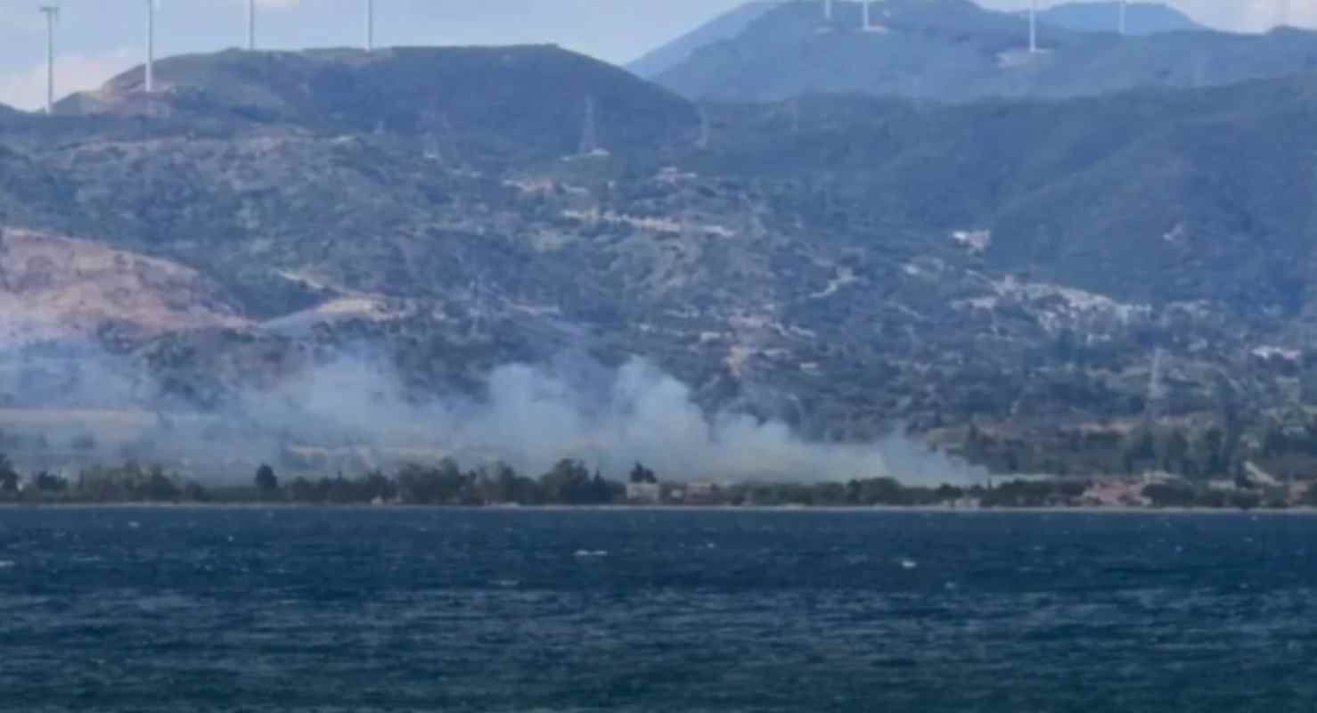 φωτιά Αντίρριο, πυρκαγιά Αντίρριο, φωτιά γέφυρα Ρίου Αντιρρίου, πυροσβεστική Αντίρριο, έκτακτη είδηση φωτιά, fotia antirrio, pirkagia antirrio, fotia gefyra riou antirriou, fire Antirrio, wildfire Antirrio, Greece fire today, Antirrio bridge fire, Rio Antirrio bridge fire,